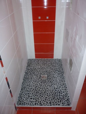 Bac à douche en galets